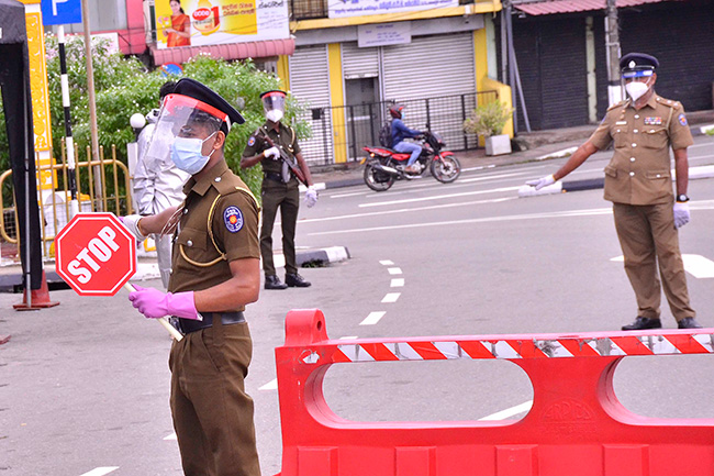 ඇඳිරි නීතිය 13 දා තෙක්