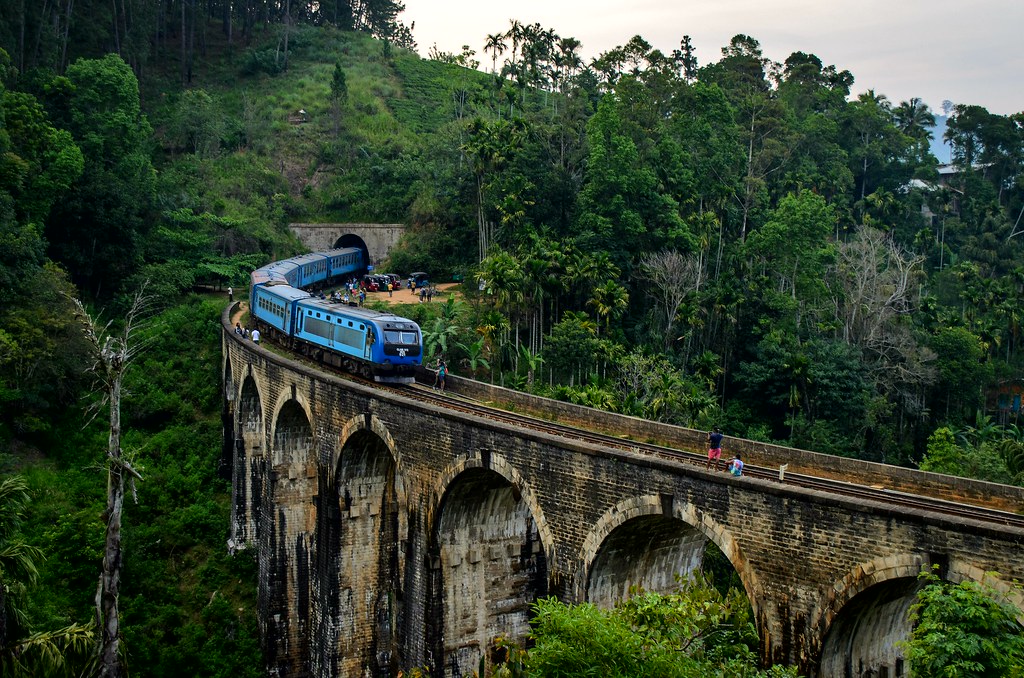 ආරුක්කු නවයේ පාලම මත සිනමා රූගත කිරීමක්;දුම්රිය ගමන් සීමා කෙරේ